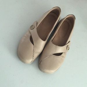 Hotters slip on